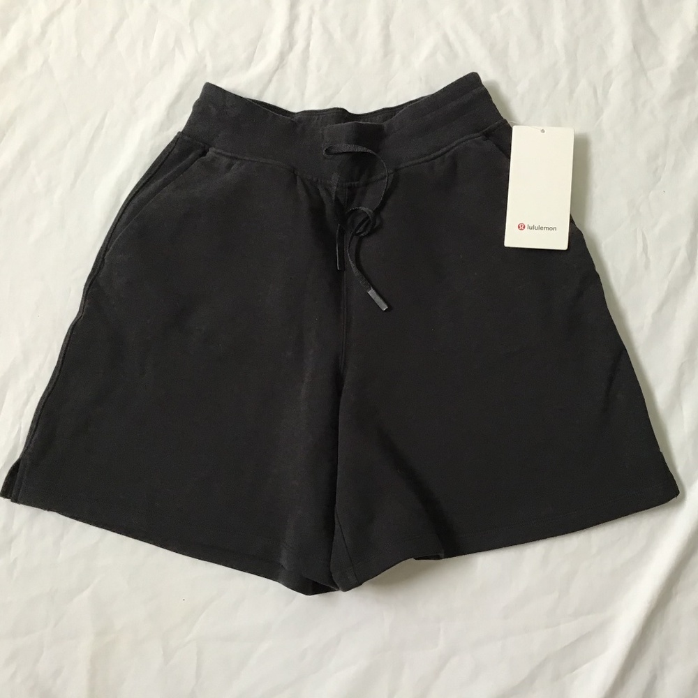 LuLuLemon sz 6 All Yours High Rise Short in Black NWT